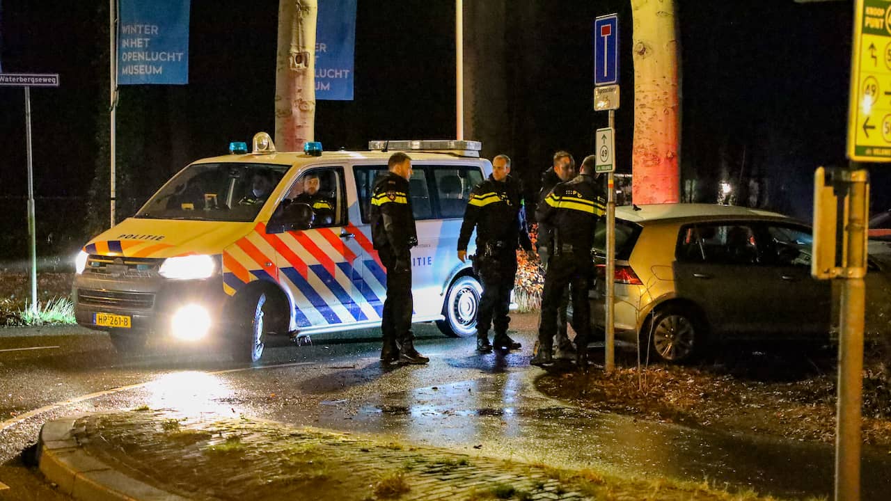 Beeld uit video: Politie rolt illegaal feest in Arnhems bos op
