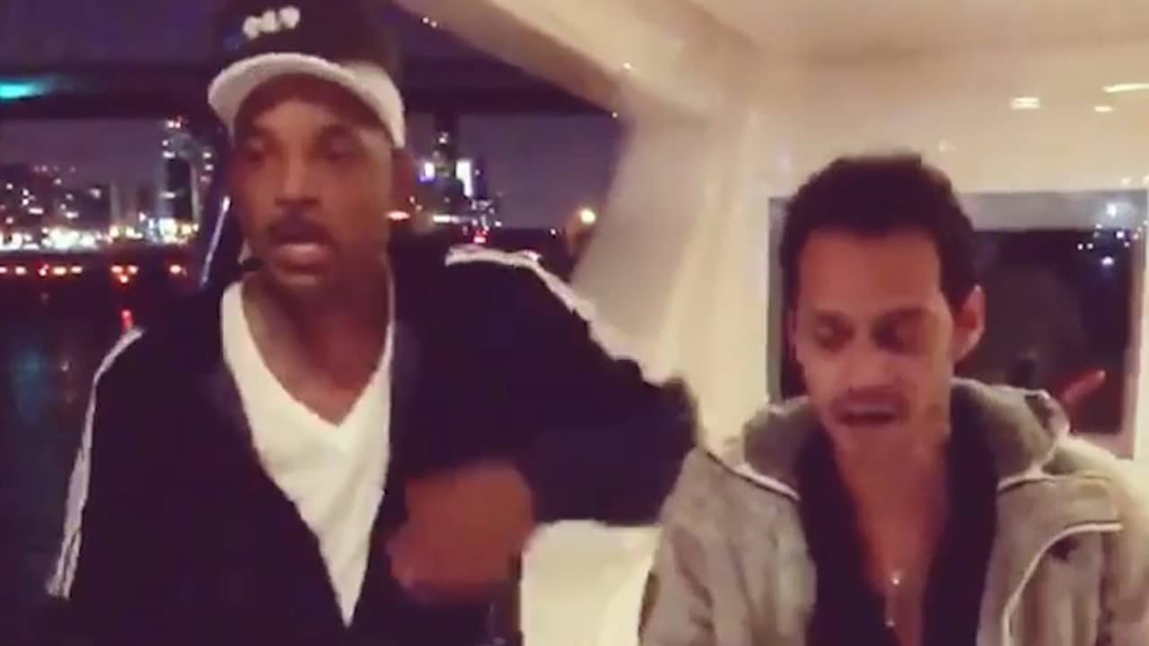 Beeld uit video: Will Smith krijgt salsales van Marc Anthony