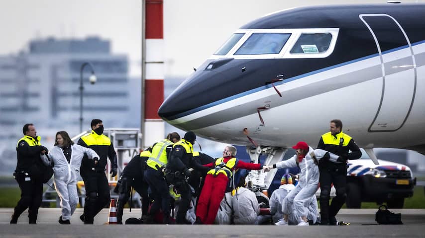 Aantal Klimaatactivisten Dat Is Opgepakt Bij Schiphol Bijgesteld Naar ...