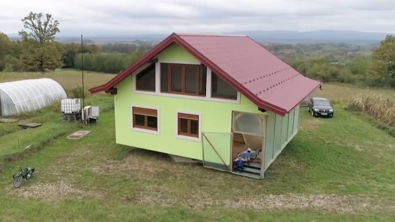 Beeld uit video: Bosniër bouwt huis dat kan ronddraaien