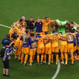 Oranje wint simpel van Qatar en gaat als groepswinnaar naar achtste finales WK
