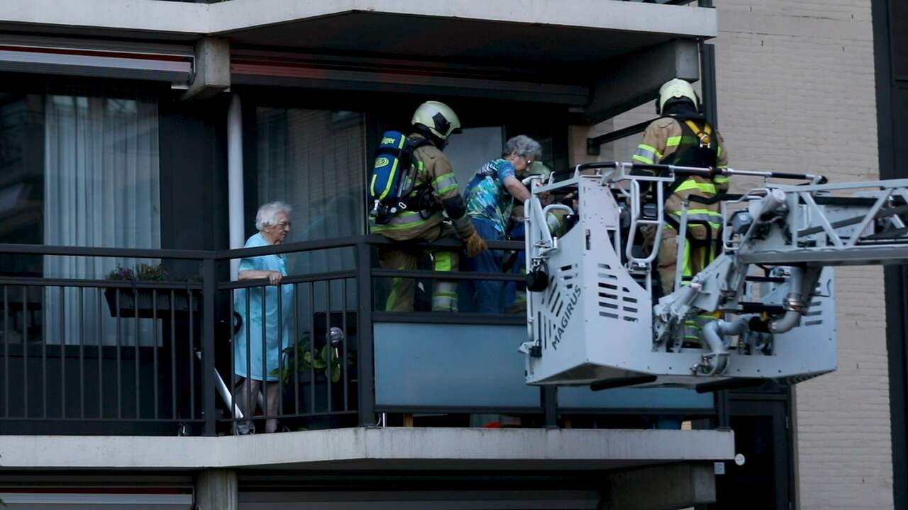 Beeld uit video: Bewoners zorgcentrum in Breukelen geëvacueerd bij brand