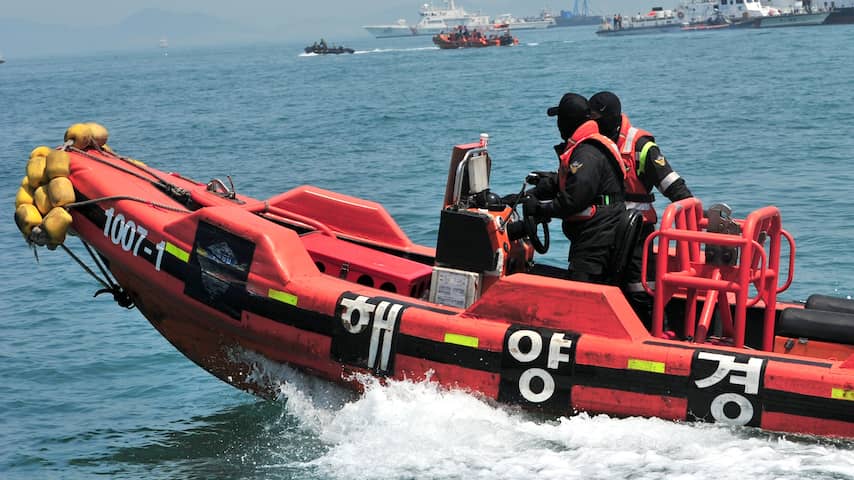 Evacuatie van Zuid-Koreaanse passagiersboot na aanvaring