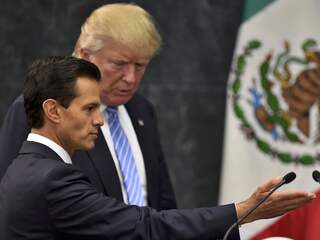 Trump praat met Pena Nieto