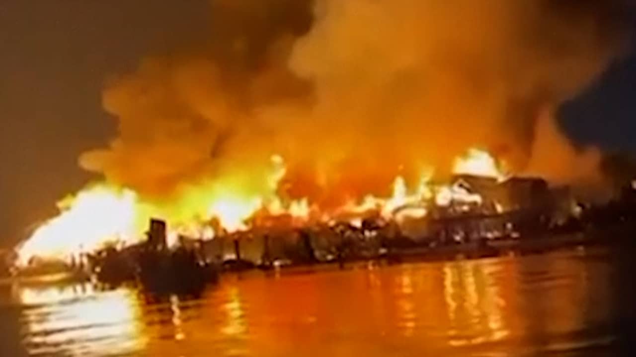 Beeld uit video: Grote brand legt woningen in Filipijnse hoofdstad in de as