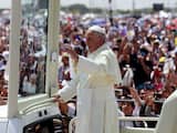 De religieus leider reed in zijn pausmobiel door de straten van de stad op weg naar een openluchtmiss in het Samanes Park.