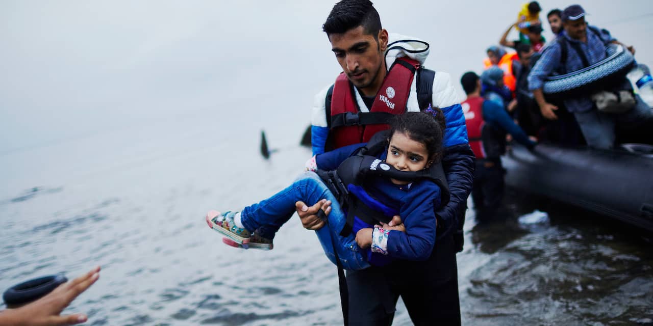 Grensbewaker krijgt kritiek voor negeren onwettig terugsturen vluchtelingen