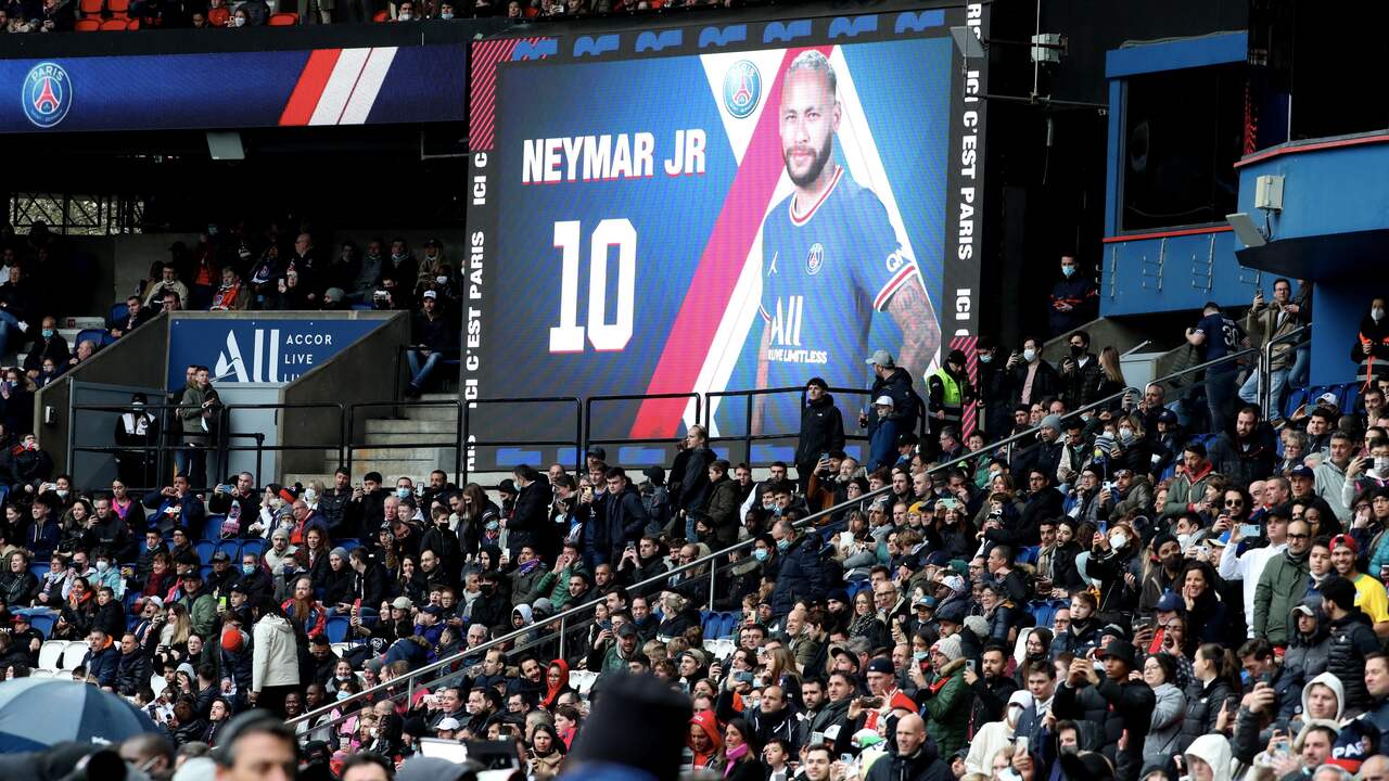 De fans van Paris Saint-Germain waren de afgelopen weken met name kritisch op Neymar.