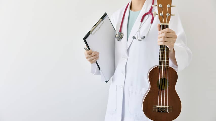 dokter met gitaar