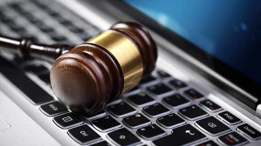 Hamer toetsenbord internetrecht rechtszaak