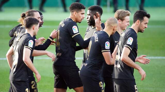 Vreugde bij FC Barcelona na de 0-1 van Frenkie de Jong.