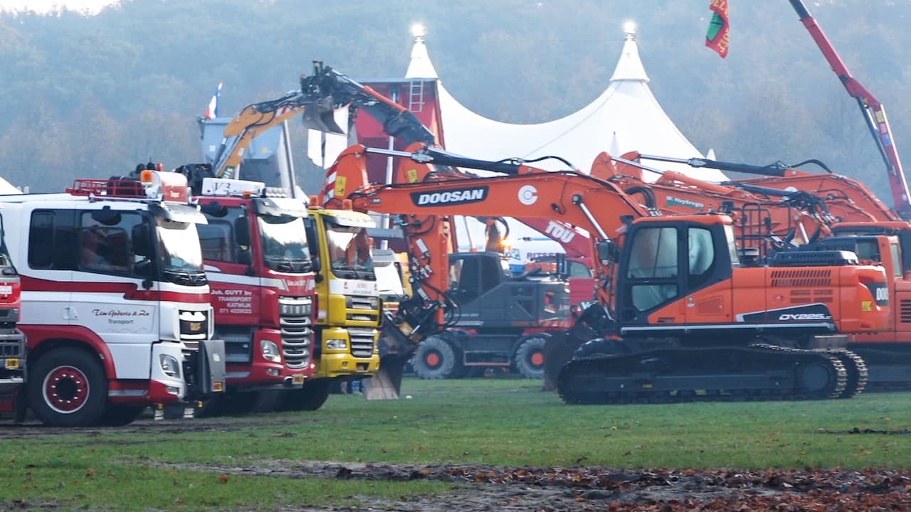 Malieveld staat vol met bouwvoertuigen voor protest