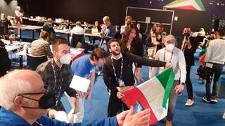 Ook Italiaanse journalisten zingen uit volle borst mee