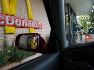 Klanten van McDonald's trakteren elkaar op Vaderdag