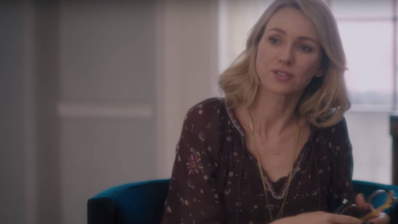 Beeld uit video: Naomi Watts bemoeit zich als therapeute teveel met het leven van haar patiënten in Gypsy