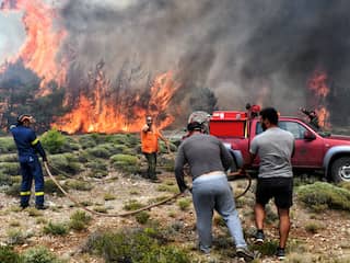 EU-hulpverleners arriveren in Griekenland voor strijd tegen branden