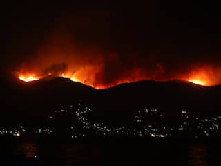 Ook evacuaties op Griekse eilanden Corfu en Evia vanwege bosbranden