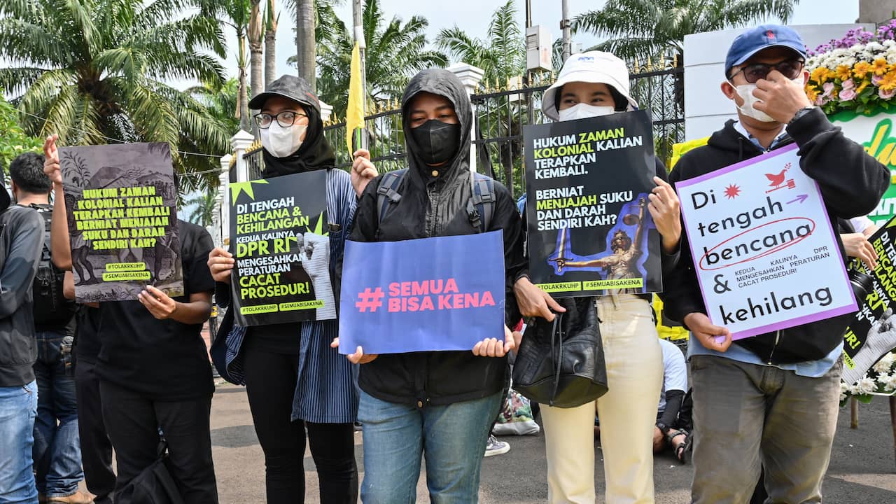 Indonesia Mengkriminalkan kumpul kebo dan seks di luar nikah |  Luar negeri