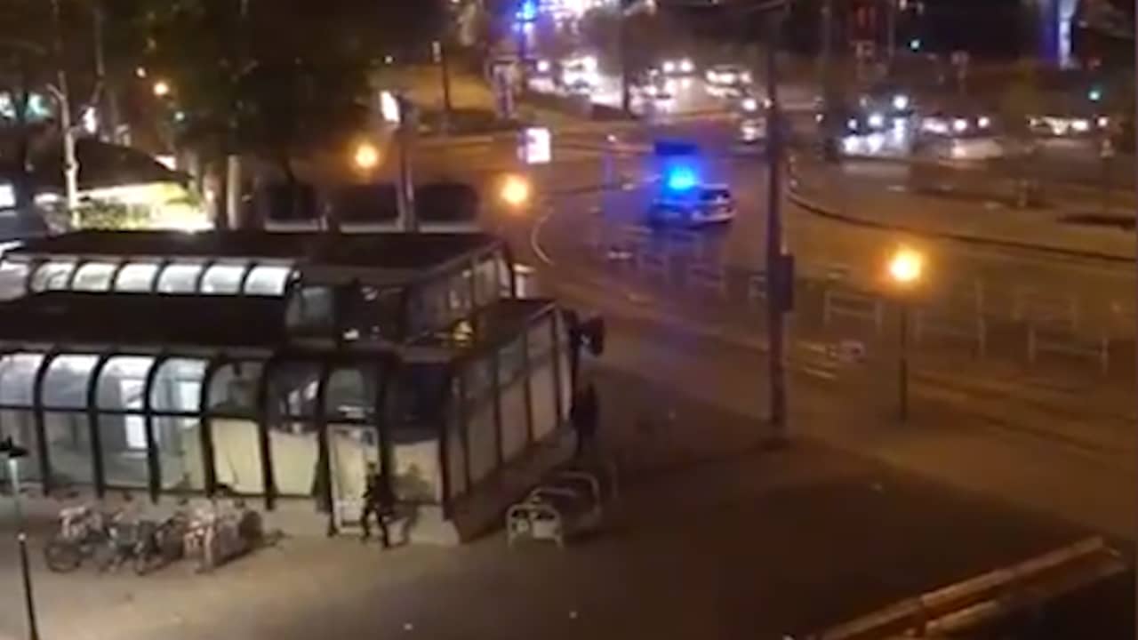 Beeld uit video: Schoten klinken bij grote politieoperatie na schietpartij Wenen
