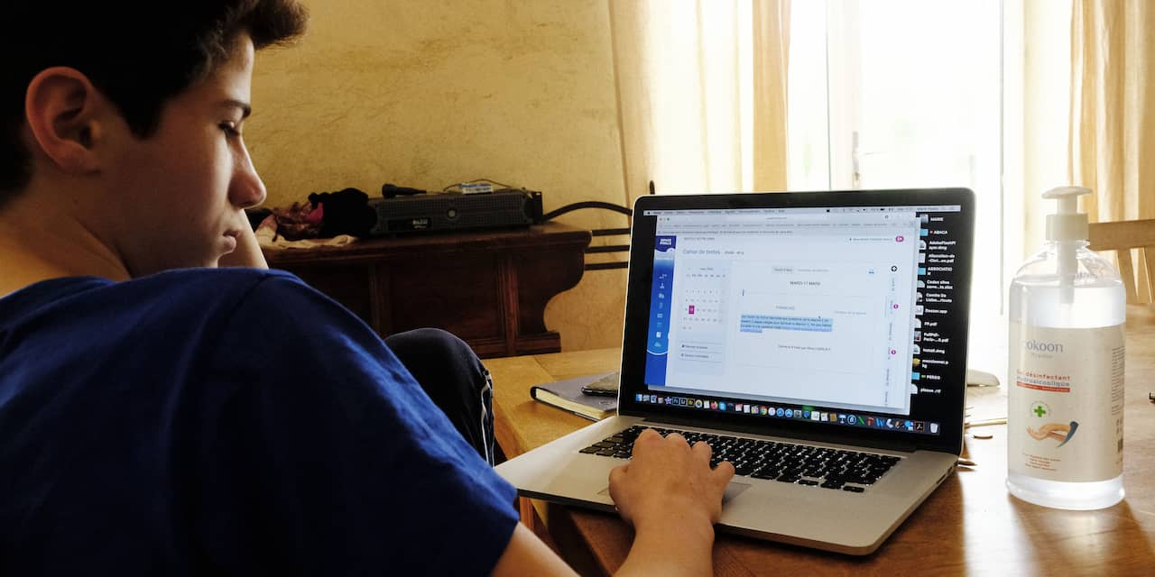 6.800 leerlingen zonder computer laptop thuis te kunnen werken | NU laatste nieuws het eerst op NU.nl