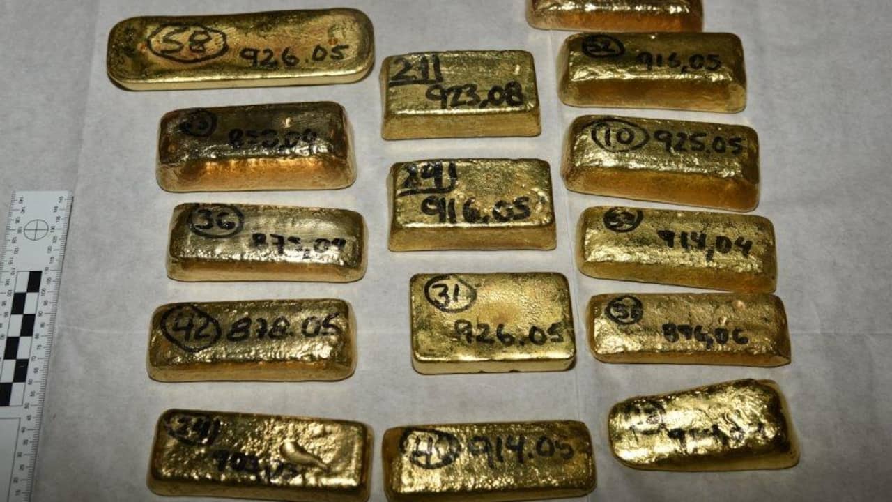 atoom cache altijd Britse politie onderschept ruim 100 kilo goud op vliegveld Heathrow | NU -  Het laatste nieuws het eerst op NU.nl