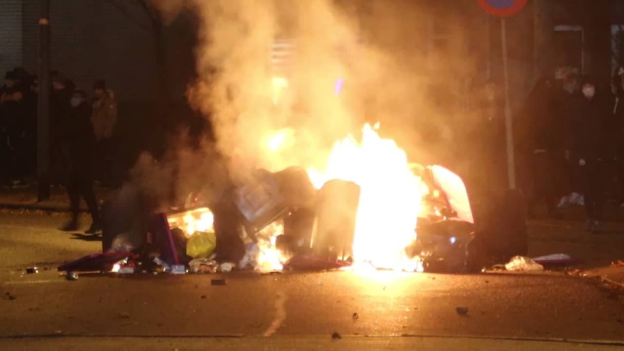 Beeld uit video: Voor derde avond op rij onrustig op meerdere plekken in het land