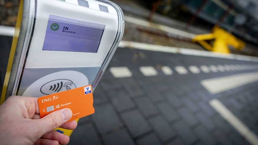 In- en uitchecken met betaalkaart in ov kan nu overal in Nederland