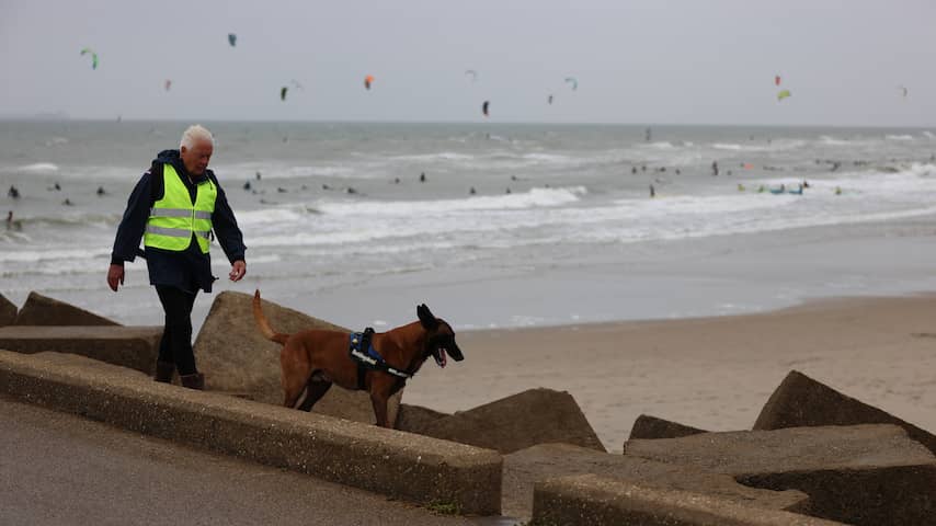 Paragliders zoeken naar lichaam bij Scheveningen vermist geraakte surfer