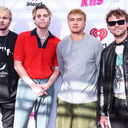 Drummer 5 Seconds Of Summer wegens oververhitting afgevoerd