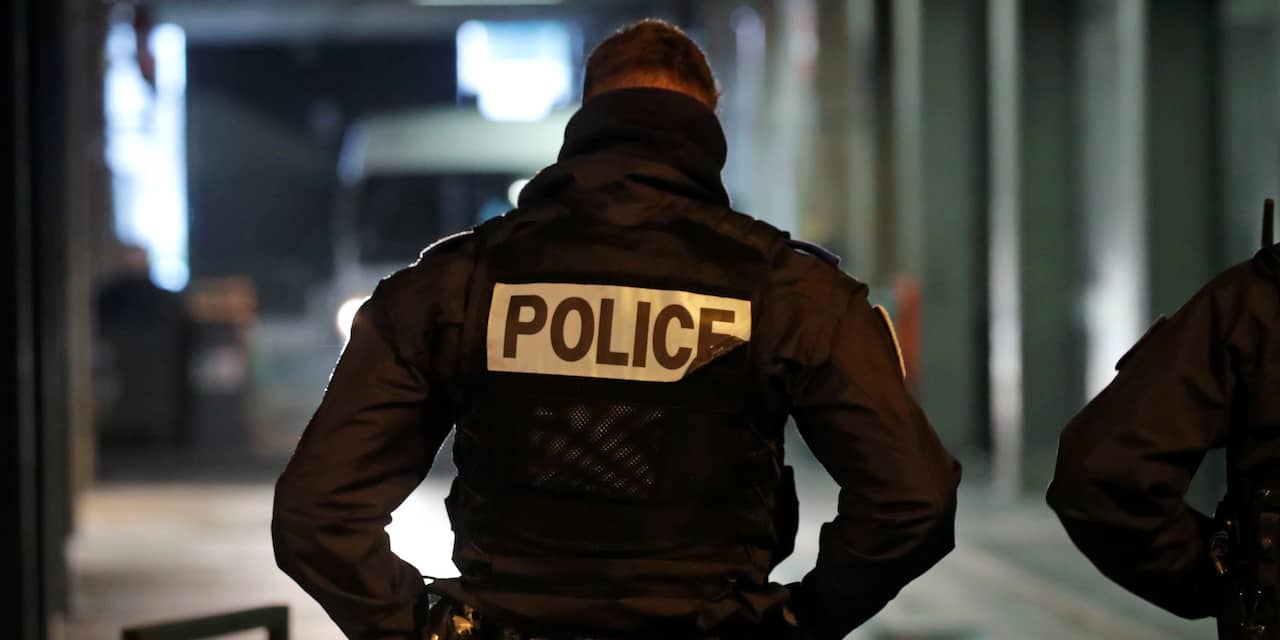 Man onthoofd in voorstad Parijs, verdachte door politie doodgeschoten