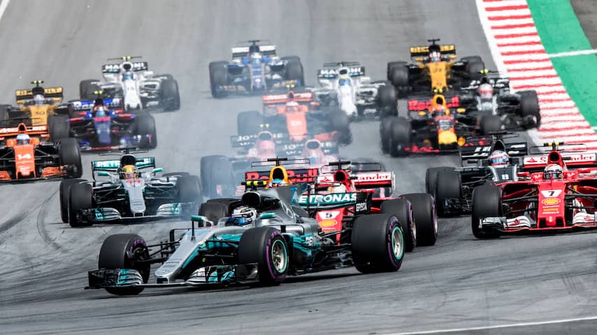 Bottas wint Grand Prix van Oostenrijk, Verstappen valt in eerste ronde uit