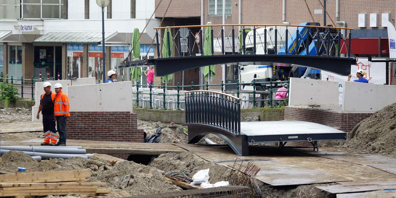 Nieuwe bruggen geplaatst aan Lage Zijde in Alphen