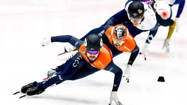 Sjinkie Knegt en Itzhak de Laat werden donderdag in hun heat in de kwartfinales van de 1.500 meter eerste en tweede.