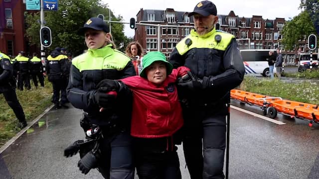 Greta Thunberg opnieuw aangehouden bij klimaatprotest in Den Haag