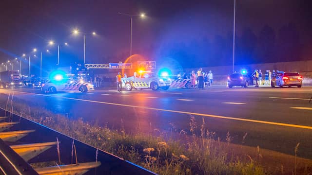 Chaos op A2 na ongeluk bij Abcoude, snelweg helemaal dicht richting Utrecht. Chaos op A2 na ongeluk bij Abcoude, snelweg helemaal dicht richting Utrecht.