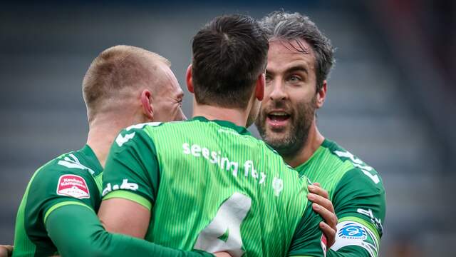 Vreugde bij De Graafschap na de goal van Ted van de Pavert.