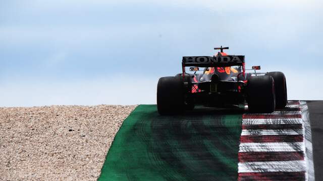 De Red Bull is snel op Portimāo, maar de Mercedes lijkt nét iets sneller.