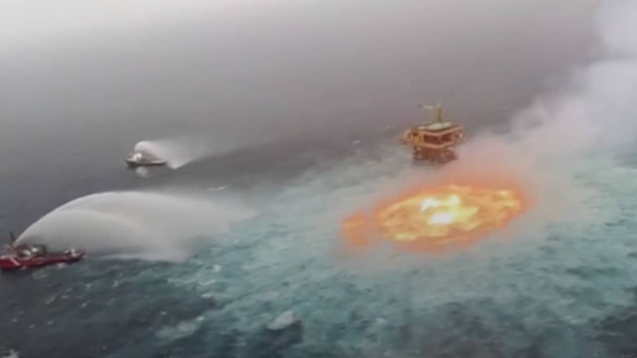 Beeld uit video: Lek in pijpleiding veroorzaakt brand in Golf van Mexico