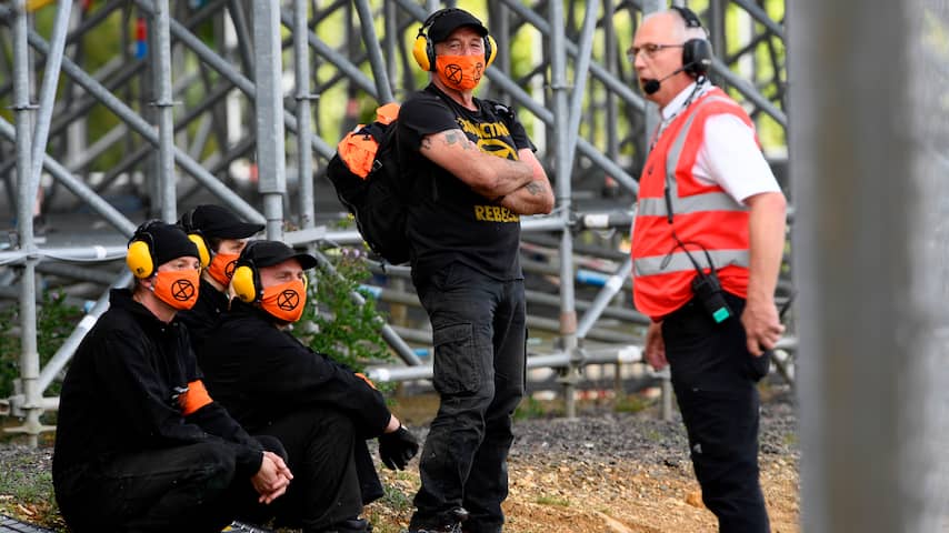 Politie arresteert klimaatactivisten die Formule 1-bubbel binnendringen
