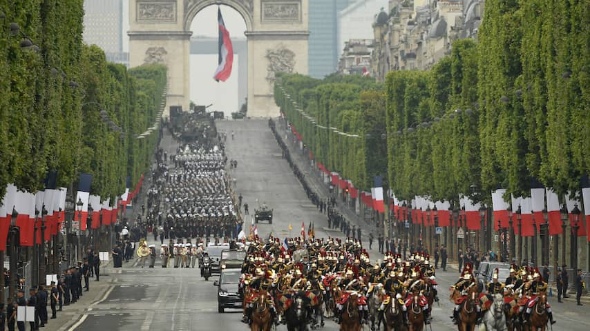 Frankrijk viert nationale feestdag met militaire parade in Parijs