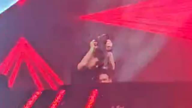 Dj Hardwell smijt boos koptelefoon op de grond en breekt show af