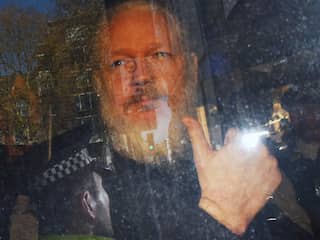 Britse politie arresteert Julian Assange, VS vraagt om uitlevering
