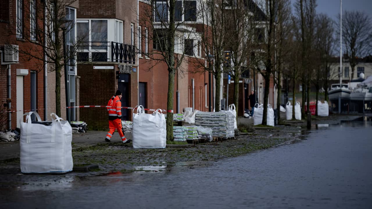 High Water Peak in Markermeer Causes Flooding – Latest Updates