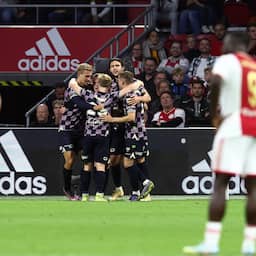 Ajax bijt zich weer stuk op Go Ahead en verzuimt te profiteren van misstap PSV