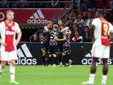 Ajax bijt zich weer stuk op Go Ahead en verzuimt te profiteren van misstap PSV