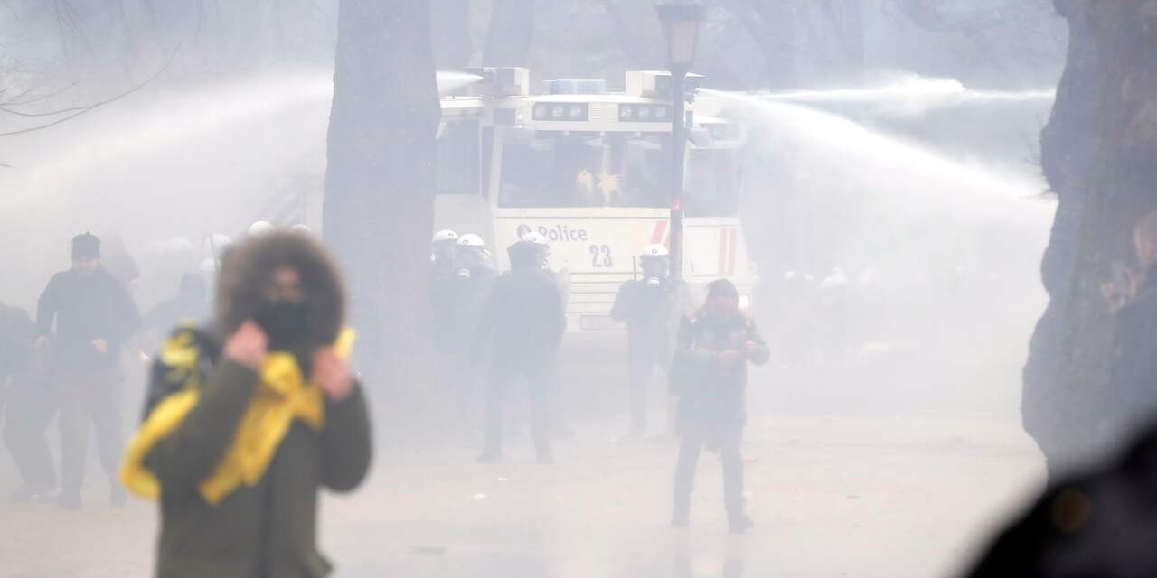Meer dan tweehonderd arrestaties rond rellen tijdens coronaprotest in België