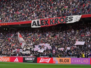 De supporters van de F-Side steunen Kroes