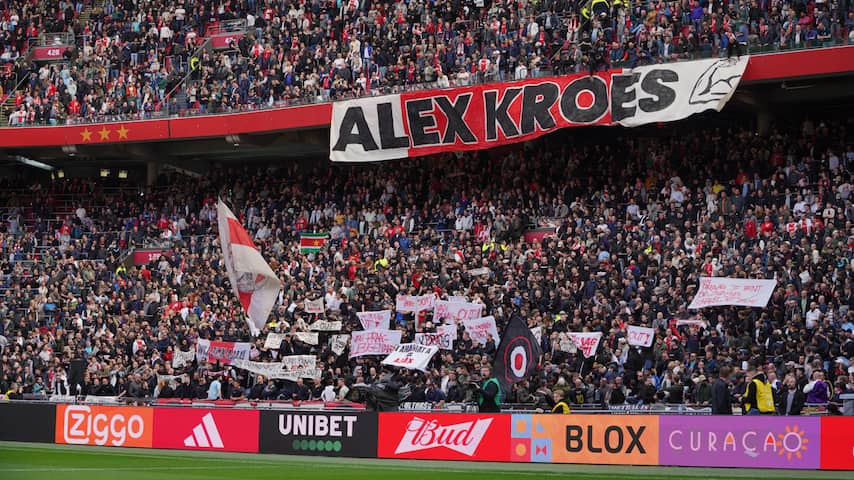 De supporters van de F-Side steunen Kroes