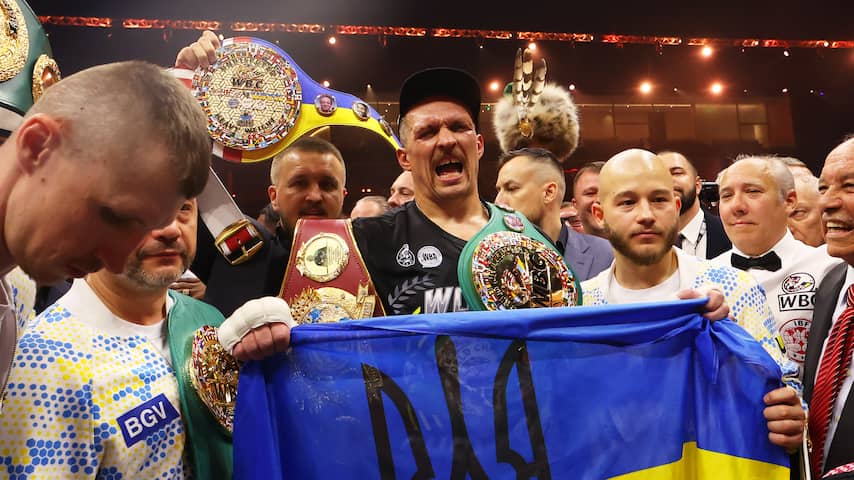 Usyk wint historische boksstrijd van Fury en grijpt alle wereldtitels zwaargewicht