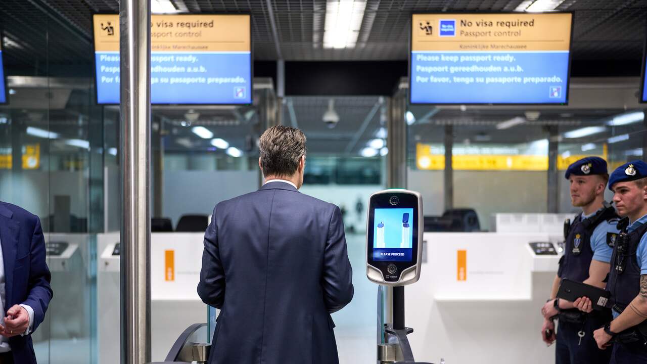 Schiphol Airport to Introduce Home Registration App for Passport Control, Acting CEO Says